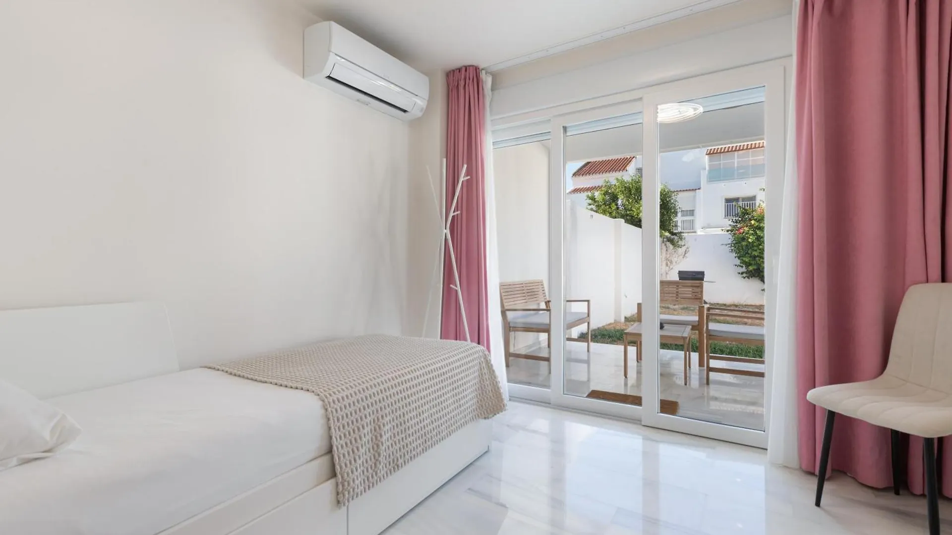 Vila Luxurious And Modern Family Home Màlaga